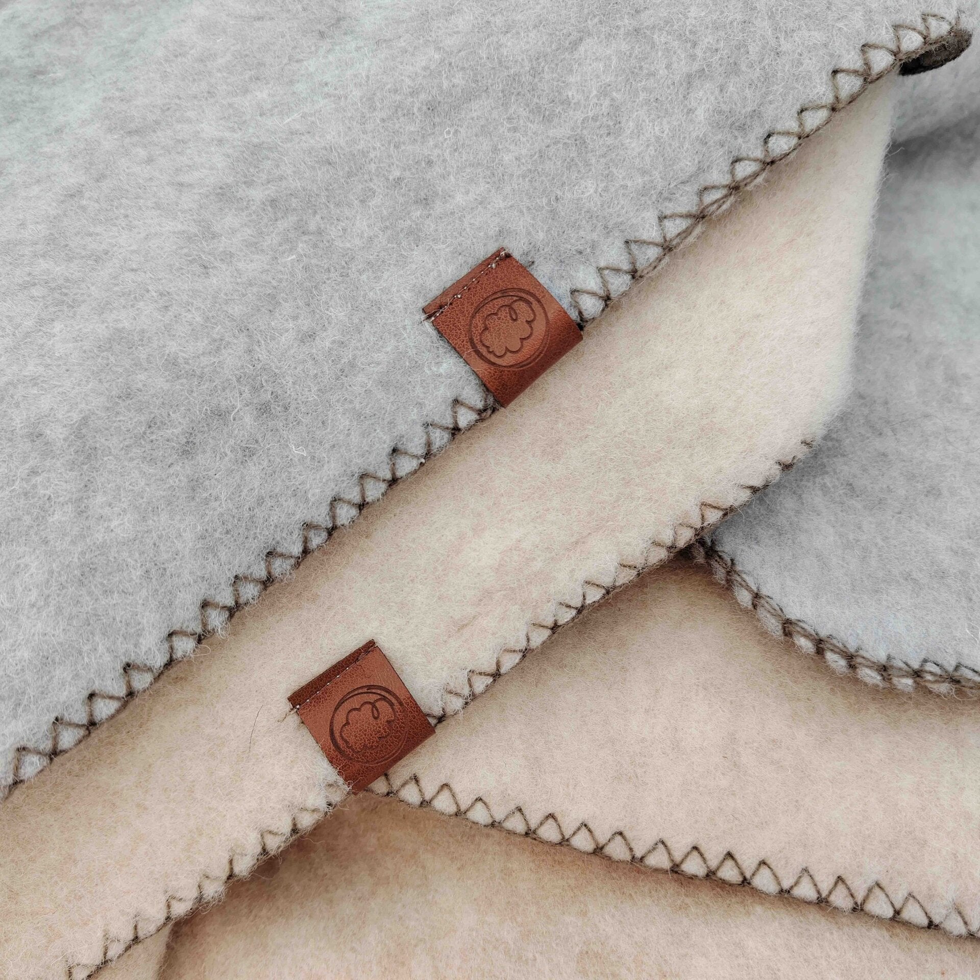 Wollen Babydeken van Zuiver Scheerwol | Felted donkere stiksel